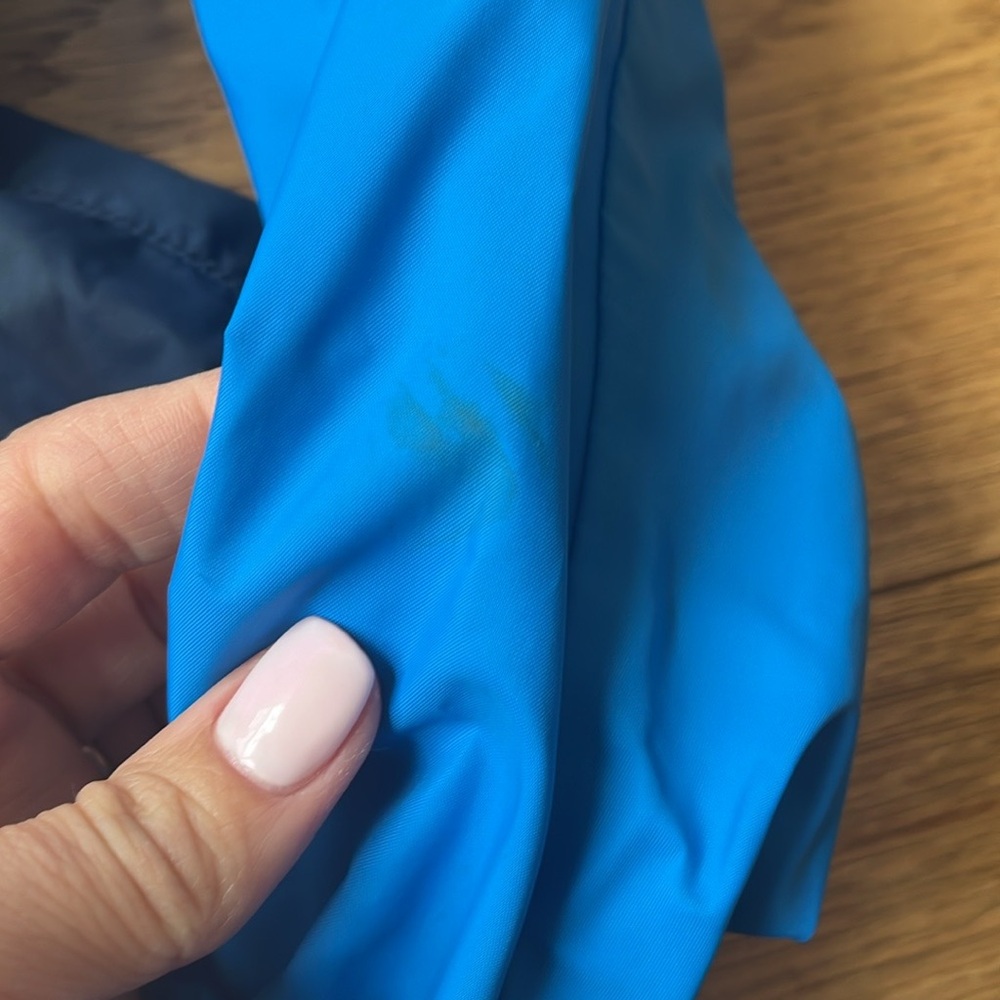 Kids Blue Columbia rain Jacket with reflector on top zipper - Picture 9 of 9